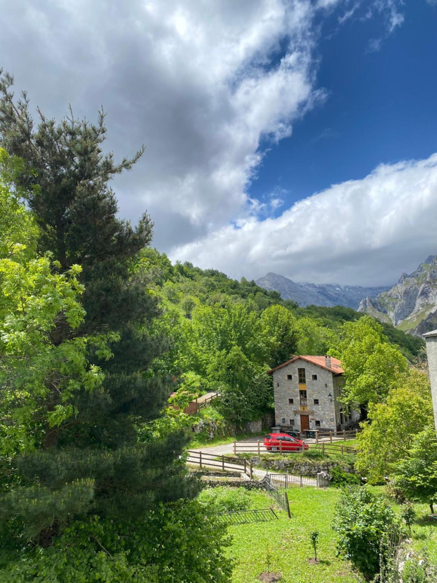 Albergue Pena Castil Sotres Exterior foto