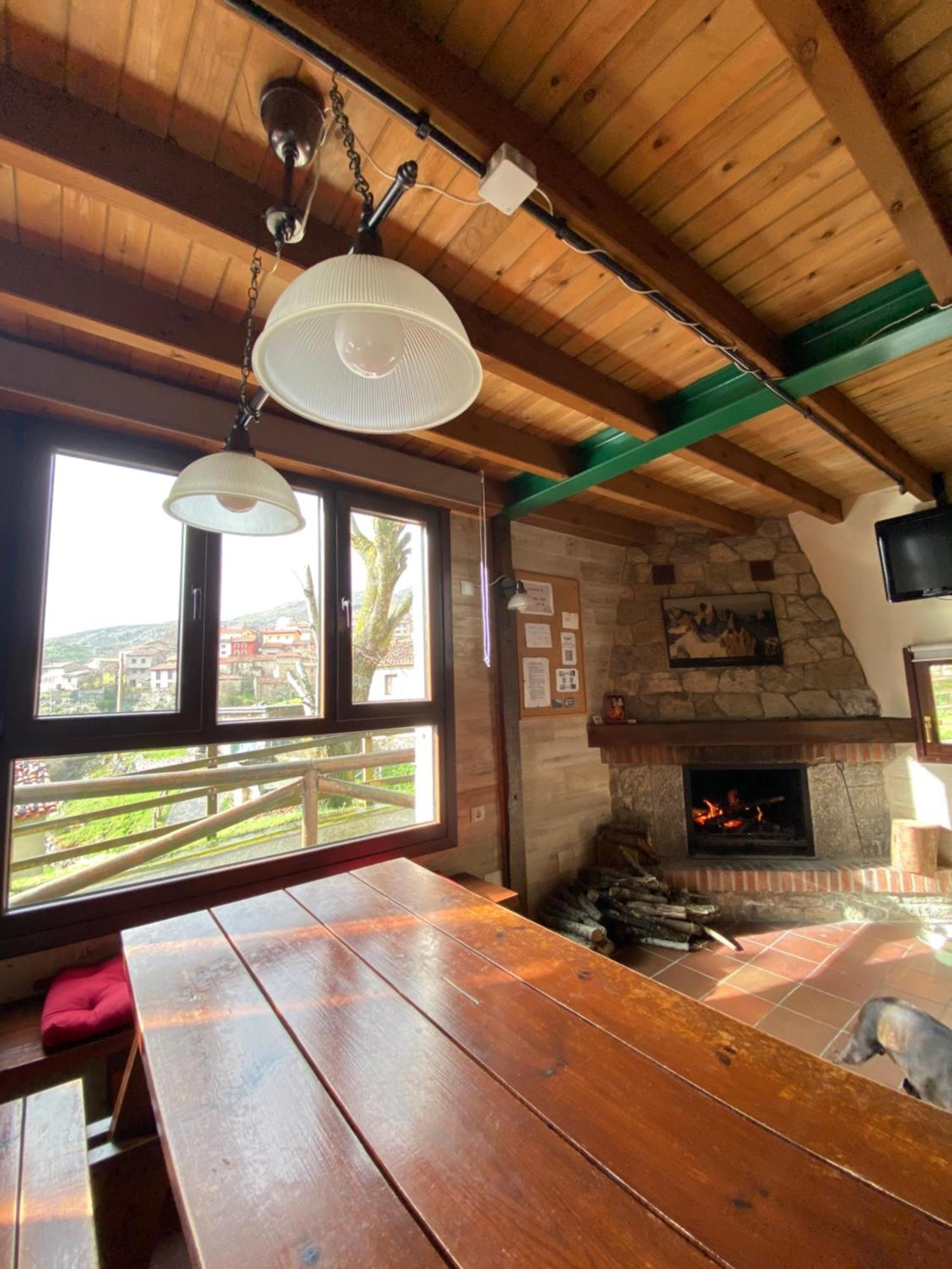 Albergue Pena Castil Sotres Exterior foto